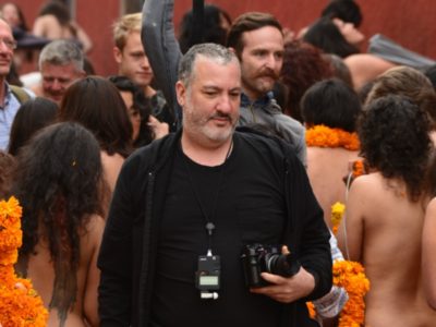 Spencer Tunick vuelve a desnudar a mexicanos frente a la Segob