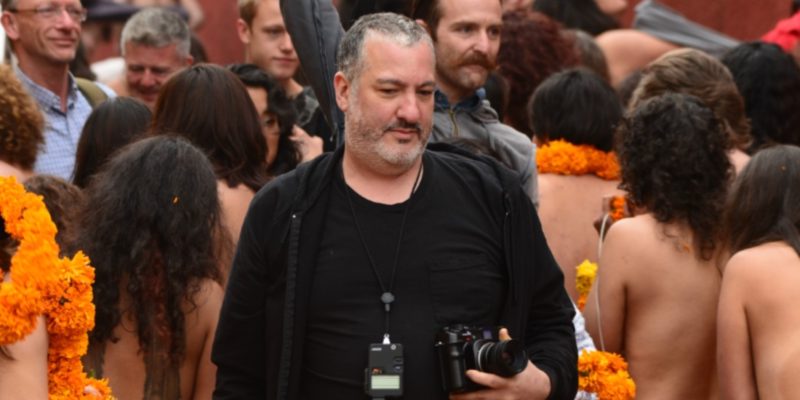 Spencer Tunick vuelve a desnudar a mexicanos frente a la Segob