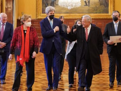 López Obrador recibe a John Kerry en Palacio Nacional