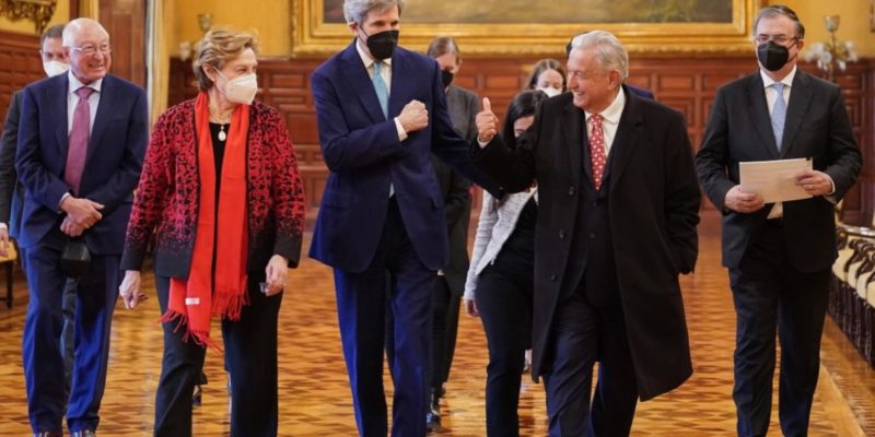 López Obrador recibe a John Kerry en Palacio Nacional